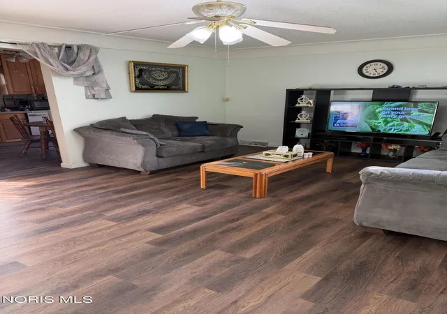 Photo 3 of Single family home for sale at 5204 Silvertown Dr, Sylvania, OH 43560 | MLS# 10011010 | Listing updated on 2026-10-29