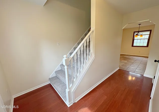 Photo 3 of Single family home for sale at 1446 Rosewood Dr, Bowling Green, OH 43402 | MLS# 10011199 | Listing updated on 2026-09-25