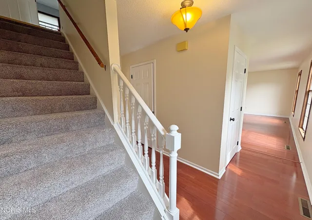 Photo 4 of Single family home for sale at 1446 Rosewood Dr, Bowling Green, OH 43402 | MLS# 10011199 | Listing updated on 2026-09-25