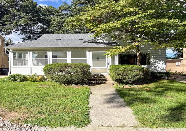 Photo 1 of Single family home for sale at 3935 Buell Ave, Toledo, OH 43613 | MLS# 10013100 | Listing updated on 2026-09-18