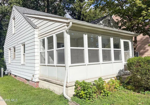 Photo 2 of Single family home for sale at 3935 Buell Ave, Toledo, OH 43613 | MLS# 10013100 | Listing updated on 2026-09-18