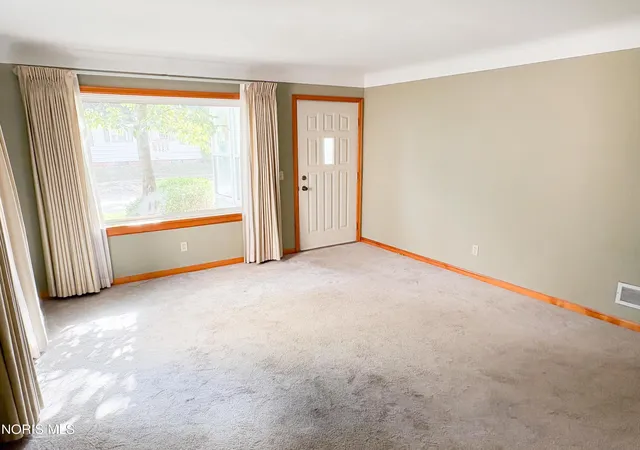 Photo 4 of Single family home for sale at 3935 Buell Ave, Toledo, OH 43613 | MLS# 10013100 | Listing updated on 2026-09-18
