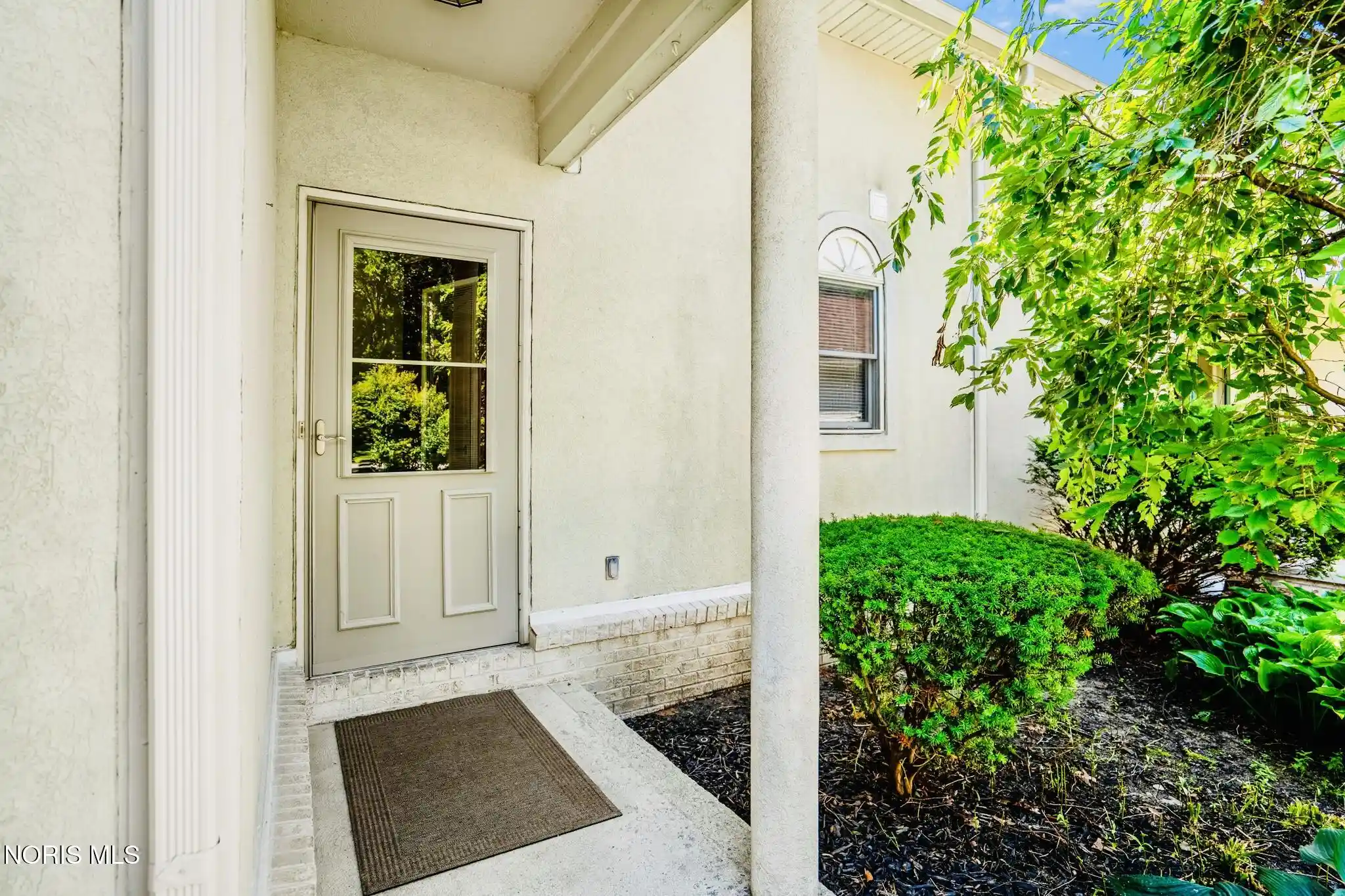 Listing Photo 2 - Condo for sale in 2137 Saint Andrews located at 2137 Saint Andrews, Toledo, OH 43615 - Unit 2137 Saint Andrews