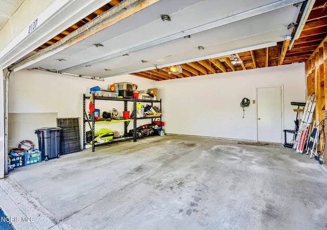 Listing Photo 5 - Condo for sale in building located at 2137 Saint Andrews, Toledo, OH 43615