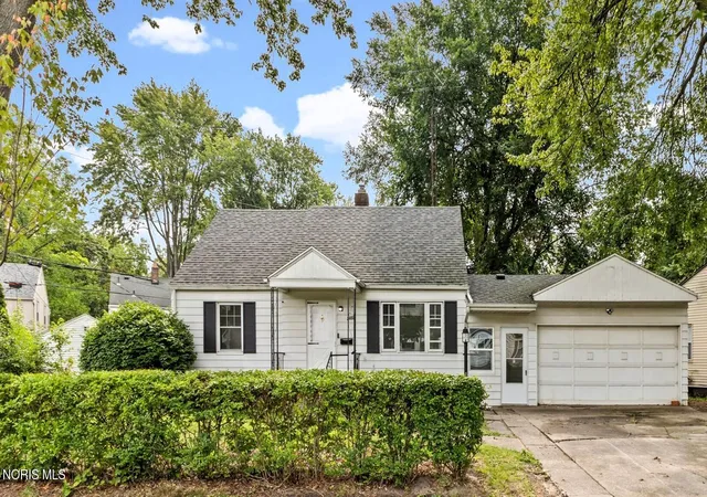 Photo 1 of Single family home for sale at 3402 Sherbrooke Rd, Toledo, OH 43606 | MLS# 10011529 | Listing updated on 2026-09-12