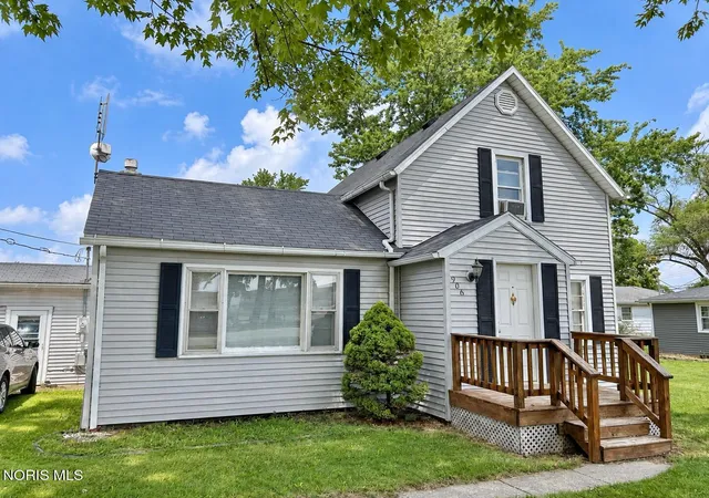 Photo 2 of Single family home for sale at 906 W Wayne St, Paulding, OH 45879 | MLS# 10011692 | Listing updated on 2026-09-21