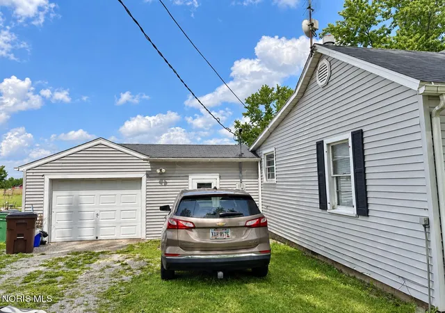 Photo 3 of Single family home for sale at 906 W Wayne St, Paulding, OH 45879 | MLS# 10011692 | Listing updated on 2026-09-21