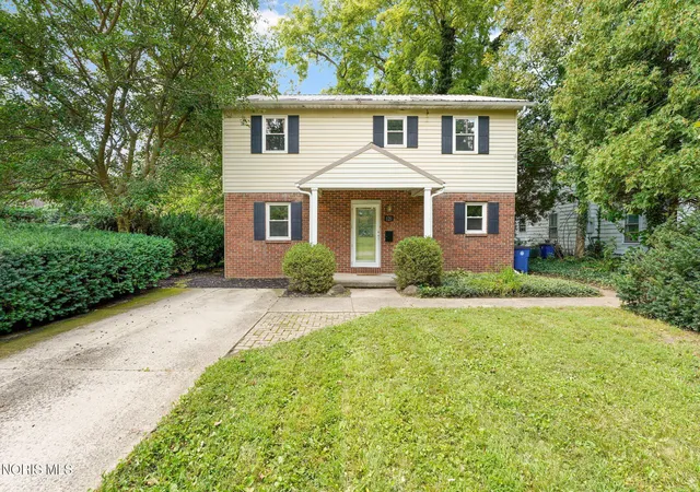 Photo 1 of Single family home for sale at 120 Biddle St, Bowling Green, OH 43402 | MLS# 10013320 | Listing updated on 2026-09-14