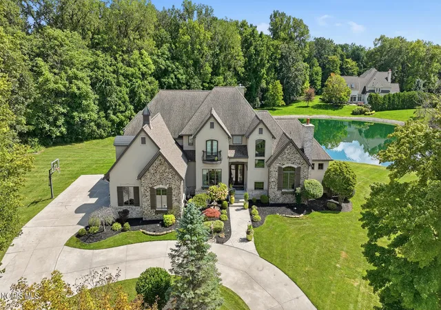 Photo 1 of Mansion for sale at 8439 Aarons Wood Ct, Sylvania, OH 43560 | MLS# 10013182 | Listing updated on 2026-09-24