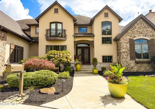 Photo 3 of Mansion for sale at 8439 Aarons Wood Ct, Sylvania, OH 43560 | MLS# 10013182 | Listing updated on 2026-09-24