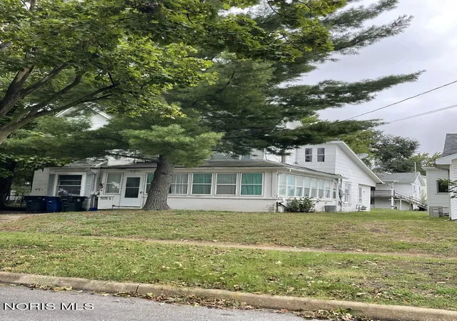 Photo 2 of Multi family home for sale at 315 E Evers Ave, Bowling Green, OH 43402 | MLS# 10013873 | Listing updated on 2026-09-30