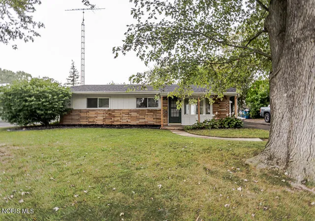 Photo 1 of Sale Pending at 4901 Brinthaven Rd, Sylvania, OH 43560 | MLS# 10011905 | Listing updated on 2026-09-04