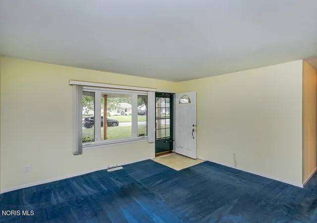 Photo 2 of Sale Pending at 4901 Brinthaven Rd, Sylvania, OH 43560 | MLS# 10011905 | Listing updated on 2026-09-04