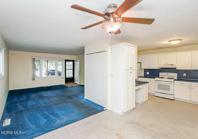 Photo 3 of Sale Pending at 4901 Brinthaven Rd, Sylvania, OH 43560 | MLS# 10011905 | Listing updated on 2026-09-04
