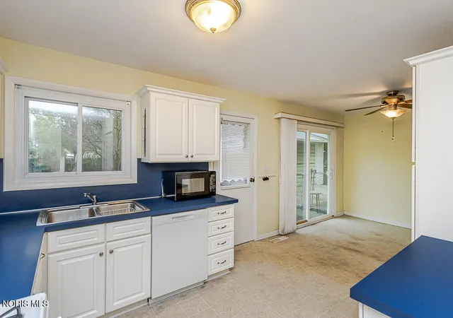 Photo 4 of Sale Pending at 4901 Brinthaven Rd, Sylvania, OH 43560 | MLS# 10011905 | Listing updated on 2026-09-04