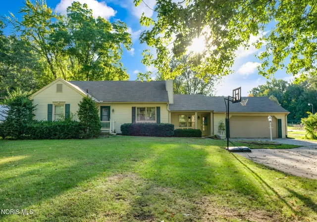 Photo 1 of Single family home for sale at 1425 S Crissey Rd, Holland, OH 43528 | MLS# 10013707 | Listing updated on 2026-09-25