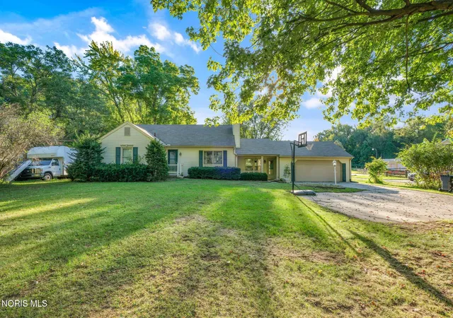Photo 2 of Single family home for sale at 1425 S Crissey Rd, Holland, OH 43528 | MLS# 10013707 | Listing updated on 2026-09-25