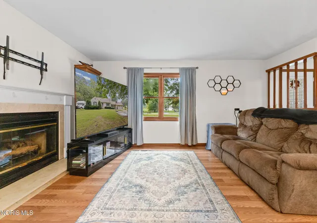 Photo 3 of Single family home for sale at 1425 S Crissey Rd, Holland, OH 43528 | MLS# 10013707 | Listing updated on 2026-09-25