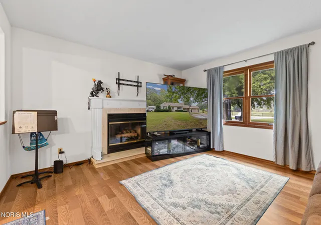 Photo 3 of Single family home for sale at 1425 S Crissey Rd, Holland, OH 43528 | MLS# 10013707 | Listing updated on 2026-09-25