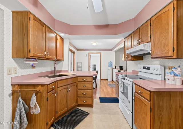 Photo 4 of Single family home for sale at 1425 S Crissey Rd, Holland, OH 43528 | MLS# 10013707 | Listing updated on 2026-09-25