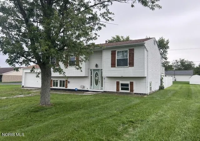 Photo 3 of Single family home for sale at 385 Latchaw St, Defiance, OH 43512 | MLS# 10013778 | Listing updated on 2026-10-07