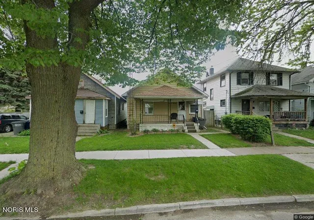 Photo 1 of Single family home for sale at 2458 Woodford St, Toledo, OH 43605 | MLS# 10012104 | Listing updated on 2026-09-01