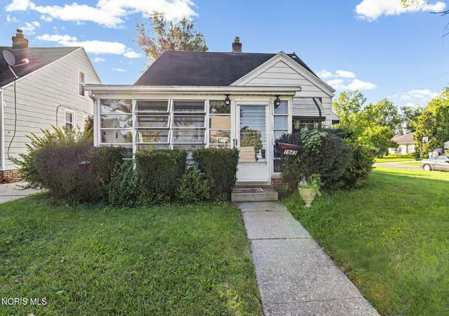 Photo 1 of Sale Pending at 1943 Glencairn Ave, Toledo, OH 43614 | MLS# 10012117 | Listing updated on 2026-09-25
