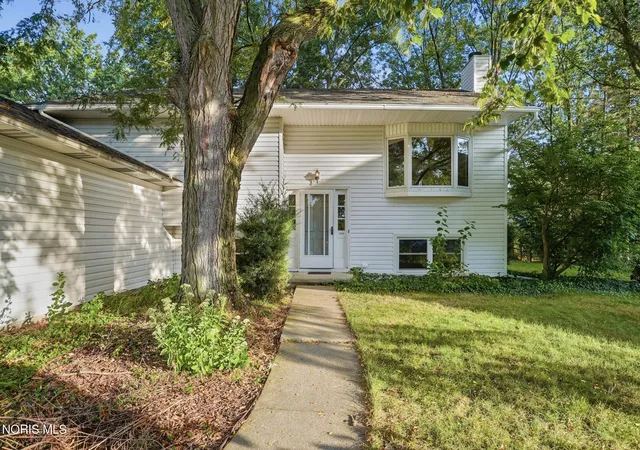 Photo 3 of Single family home for sale at 328 Birchdale Rd, Perrysburg, OH 43551 | MLS# 10012284 | Listing updated on 2026-09-20