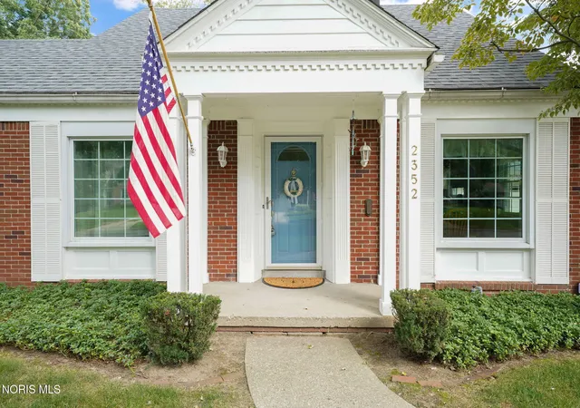 Photo 3 of Sale Pending at 2352 Densmore Dr, Toledo, OH 43606 | MLS# 10012356 | Listing updated on 2026-09-03