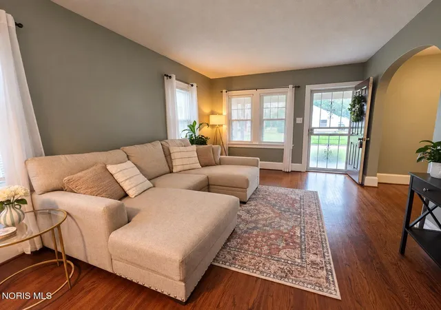 Photo 3 of Single family home for sale at 4102 Garrison Rd, Toledo, OH 43613 | MLS# 10012343 | Listing updated on 2026-09-11