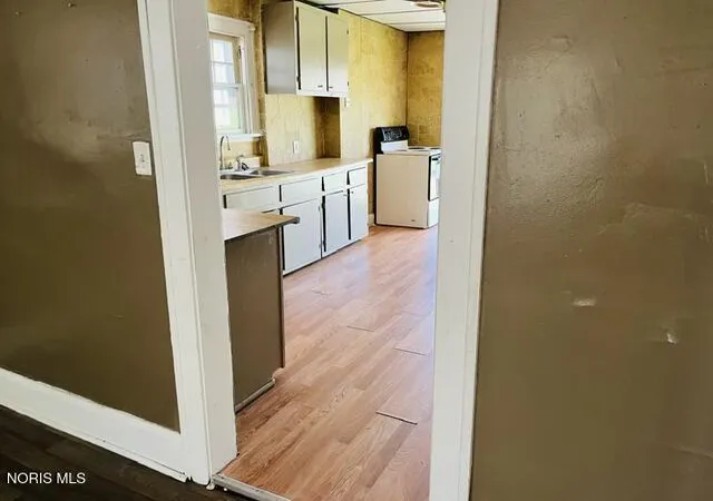 Photo 3 of Single family home for sale at 1327 Waverly Ave, Toledo, OH 43607 | MLS# 10013666 | Listing updated on 2026-09-19
