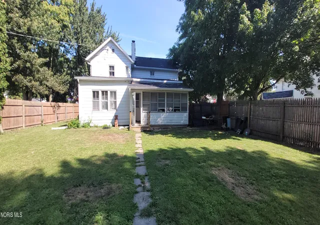 Photo 3 of Single family home for sale at 20405 Locust St, Weston, OH 43569 | MLS# 10012355 | Listing updated on 2026-09-22