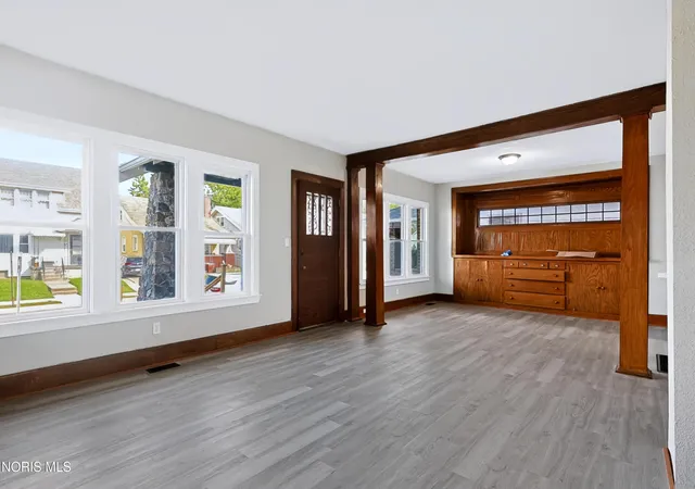 Photo 3 of Single family home for sale at 2053 Calumet Ave, Toledo, OH 43607 | MLS# 10014649 | Listing updated on 2026-10-26