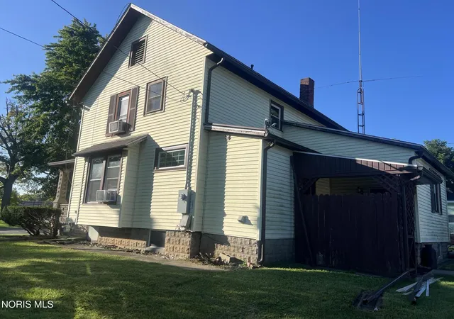 Photo 3 of Single family home for sale at 1024 Tiffin St, Fremont, OH 43420 | MLS# 10012431 | Listing updated on 2026-09-15