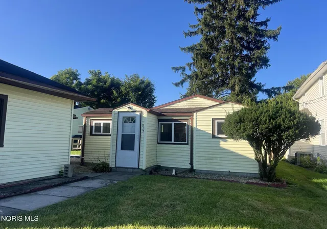Photo 3 of Single family home for sale at 1024 Tiffin St, Fremont, OH 43420 | MLS# 10012431 | Listing updated on 2026-09-15