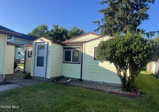 Photo 4 of Single family home for sale at 1024 Tiffin St, Fremont, OH 43420 | MLS# 10012431 | Listing updated on 2026-09-15