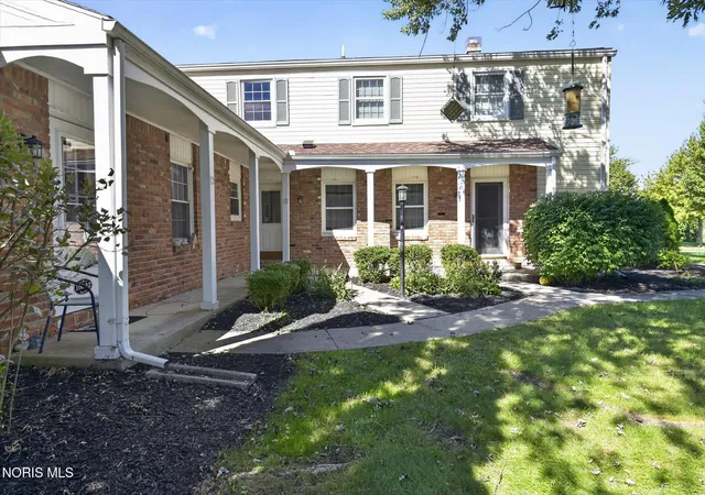 Listing Photo 2 - Condo for sale in building located at 160 Quail Rd, Perrysburg, OH 43551 - Unit #18