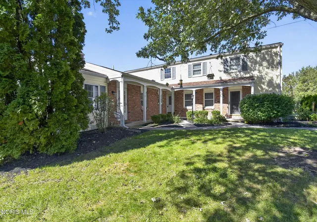 Listing Photo 3 - Condo for sale in building located at 160 Quail Rd, Perrysburg, OH 43551 - Unit #18
