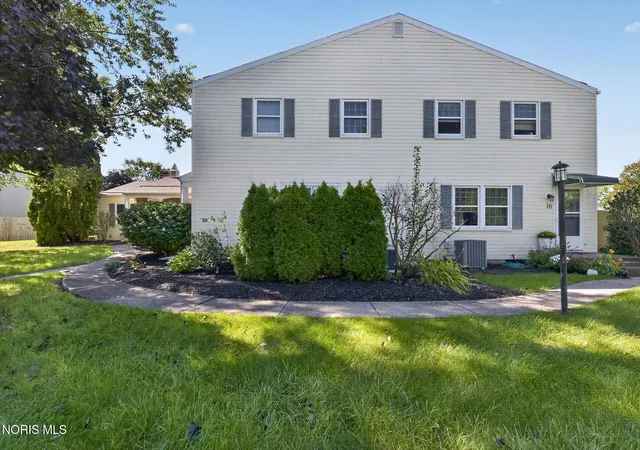 Listing Photo 5 - Condo for sale in building located at 160 Quail Rd, Perrysburg, OH 43551 - Unit #18