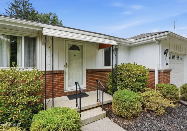Photo 2 of Single family home for sale at 3157 Keemont Dr, Toledo, OH 43613 | MLS# 10012480 | Listing updated on 2026-09-08