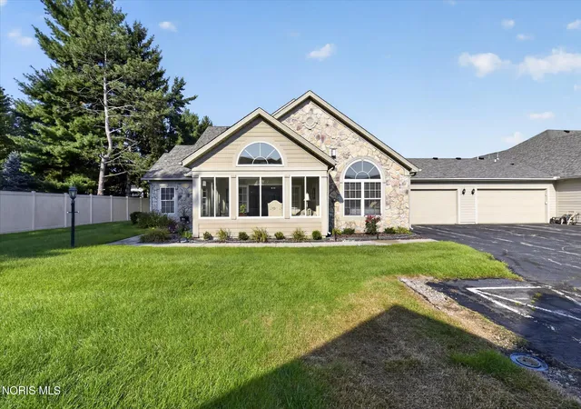 Photo 4 of Condo for sale at 9889 Connor Lake Cir, Perrysburg, OH 43551 | MLS# 10012925 | Listing updated on 2026-09-08