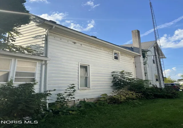 Photo 3 of Single family home for sale at 510 E Lytle St, Fostoria, OH 44830 | MLS# 10012996 | Listing updated on 2026-10-12