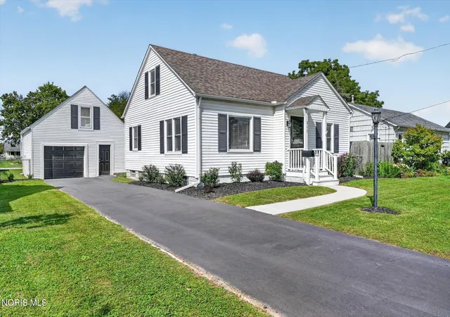 Photo 2 of Single family home for sale at 311 Clinton St, Maumee, OH 43537 | MLS# 10012979 | Listing updated on 2026-09-17