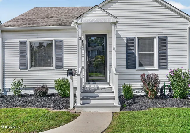 Photo 3 of Single family home for sale at 311 Clinton St, Maumee, OH 43537 | MLS# 10012979 | Listing updated on 2026-09-17