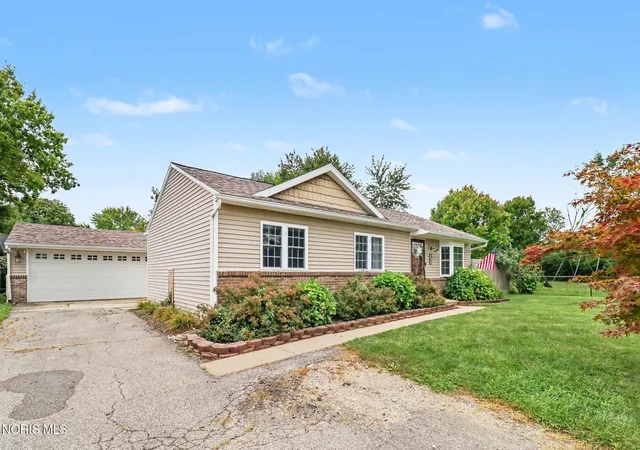 Photo 23 of Single family home for sale at 1043 E Elm Tree Rd, Rossford, OH 43460 | MLS# 10012564 | Listing updated on 2026-09-09