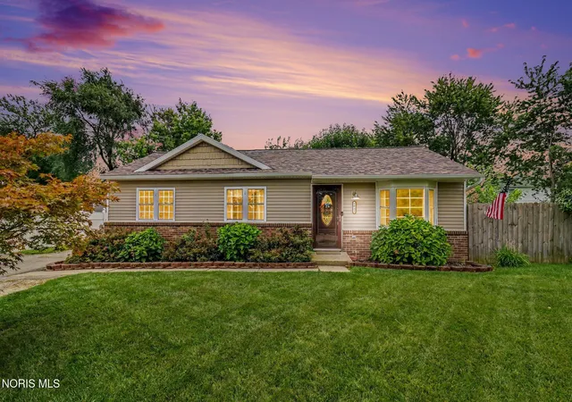 Photo 2 of Single family home for sale at 1043 E Elm Tree Rd, Rossford, OH 43460 | MLS# 10012564 | Listing updated on 2026-09-09