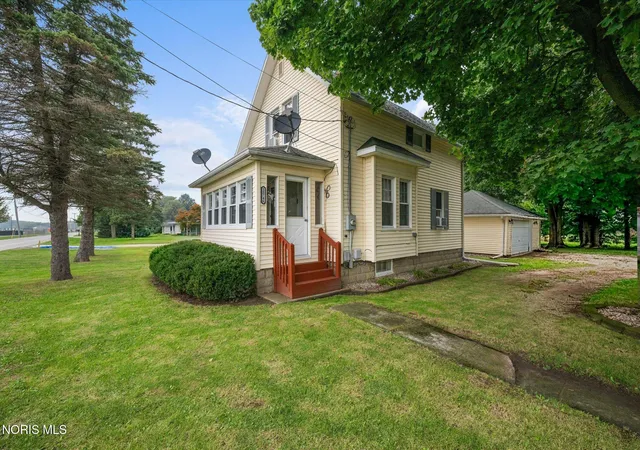 Photo 3 of Single family home for sale at 18746 North St, Tontogany, OH 43565 | MLS# 10012558 | Listing updated on 2026-09-21