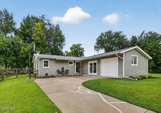 Photo 1 of Sale Pending at 5937 Graystone Dr, Sylvania, OH 43560 | MLS# 10012852 | Listing updated on 2026-09-30