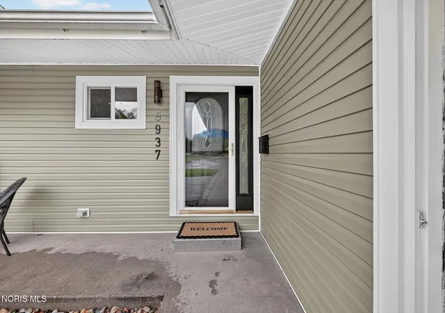 Photo 2 of Sale Pending at 5937 Graystone Dr, Sylvania, OH 43560 | MLS# 10012852 | Listing updated on 2026-09-30