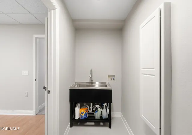 Listing Photo 2 - Condo for sale in building located at 846 Miami St, Toledo, OH 43605 - Unit # 6